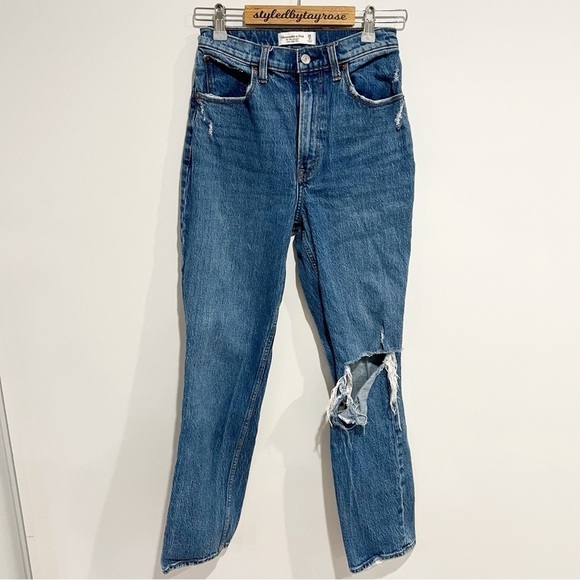 Abercrombie & Fitch Curve Love Ultra High Rise 90s Straight Jean - Picture 4 of 9
